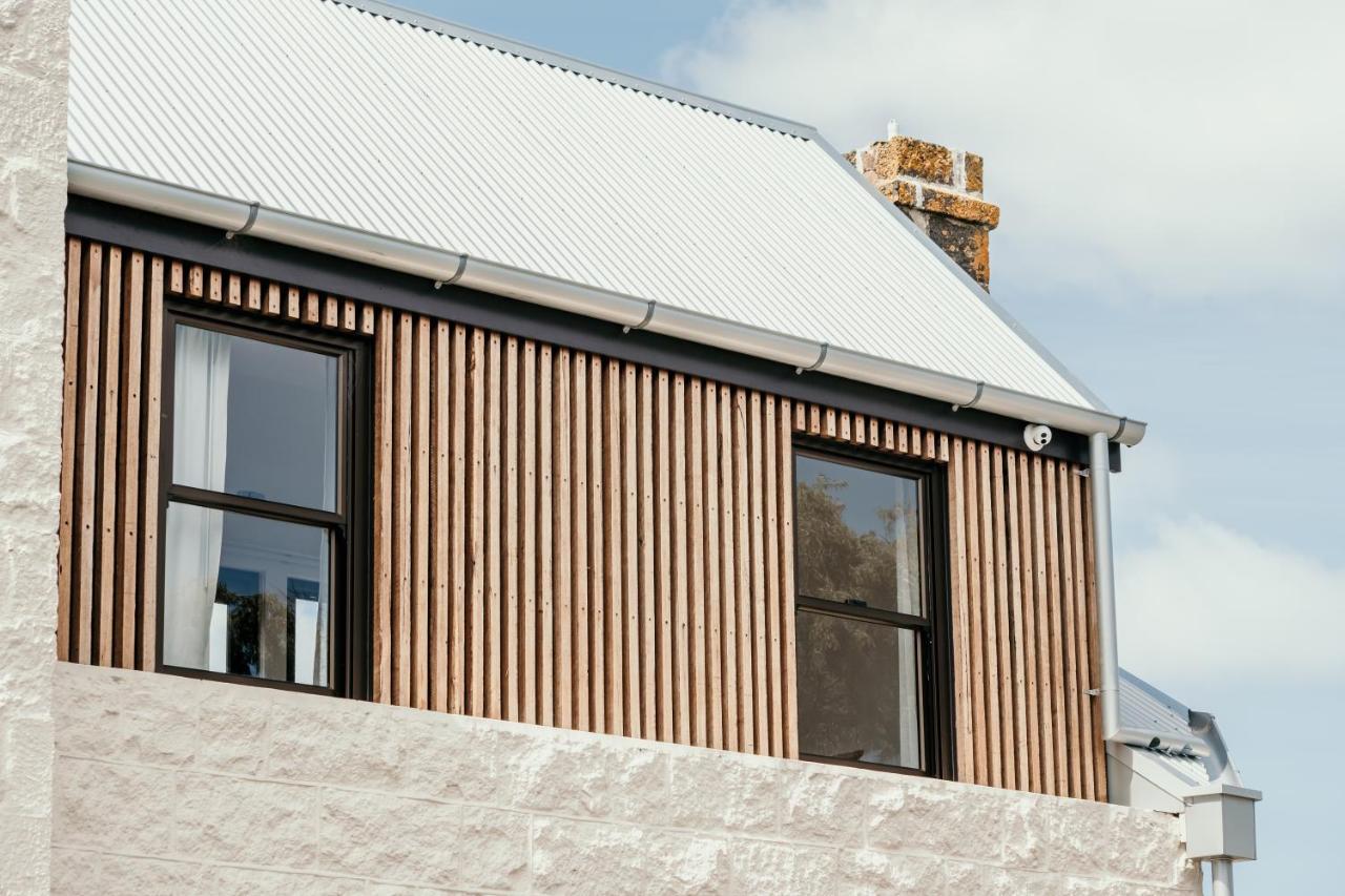 The Oak & Anchor Hotel Port Fairy Bagian luar foto The exterior of the building