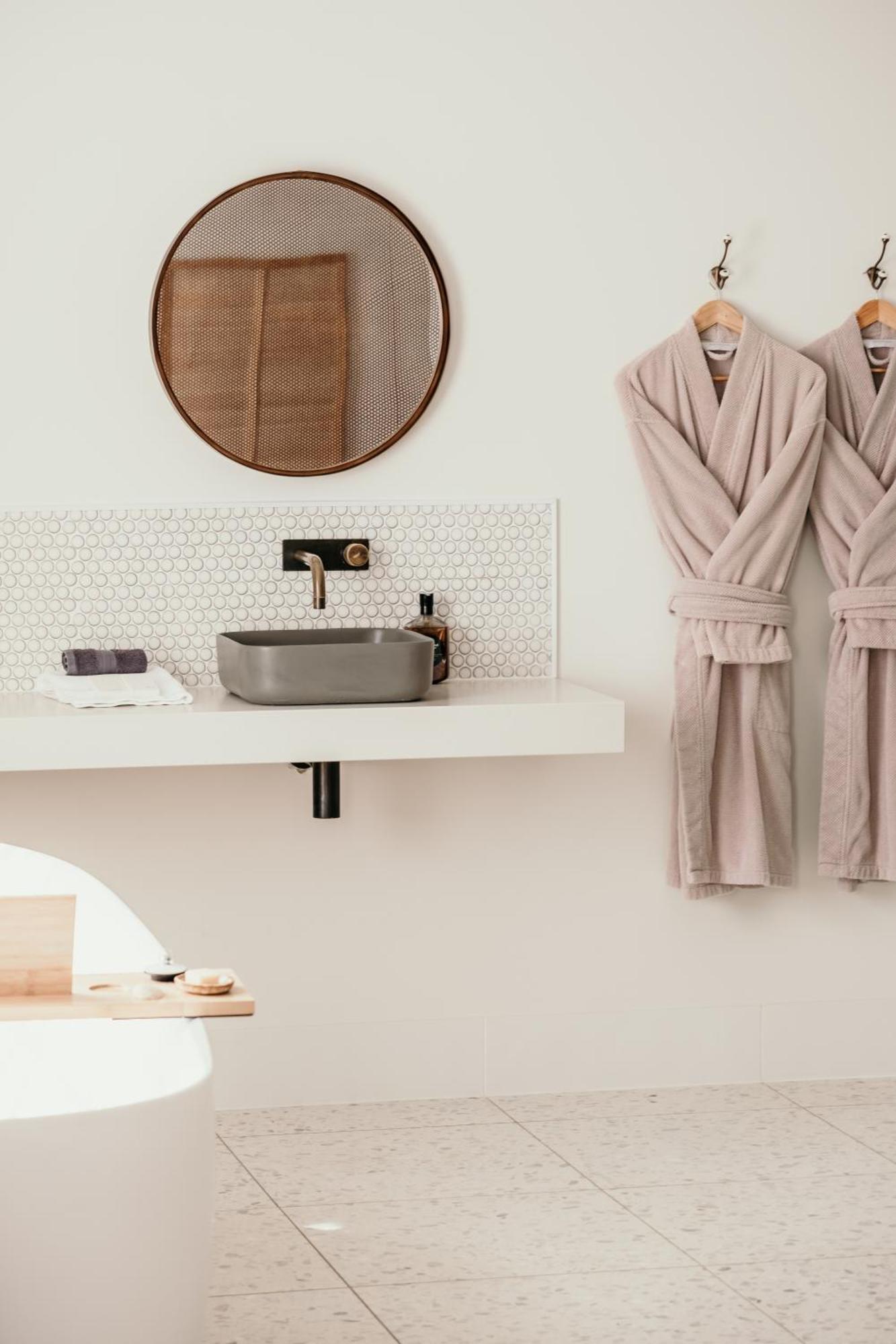 The Oak & Anchor Hotel Port Fairy Bagian luar foto Bathroom