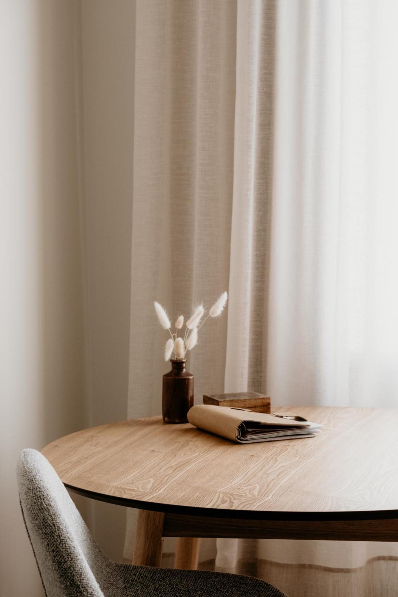 The Oak & Anchor Hotel Port Fairy Bagian luar foto Curtain made of linen