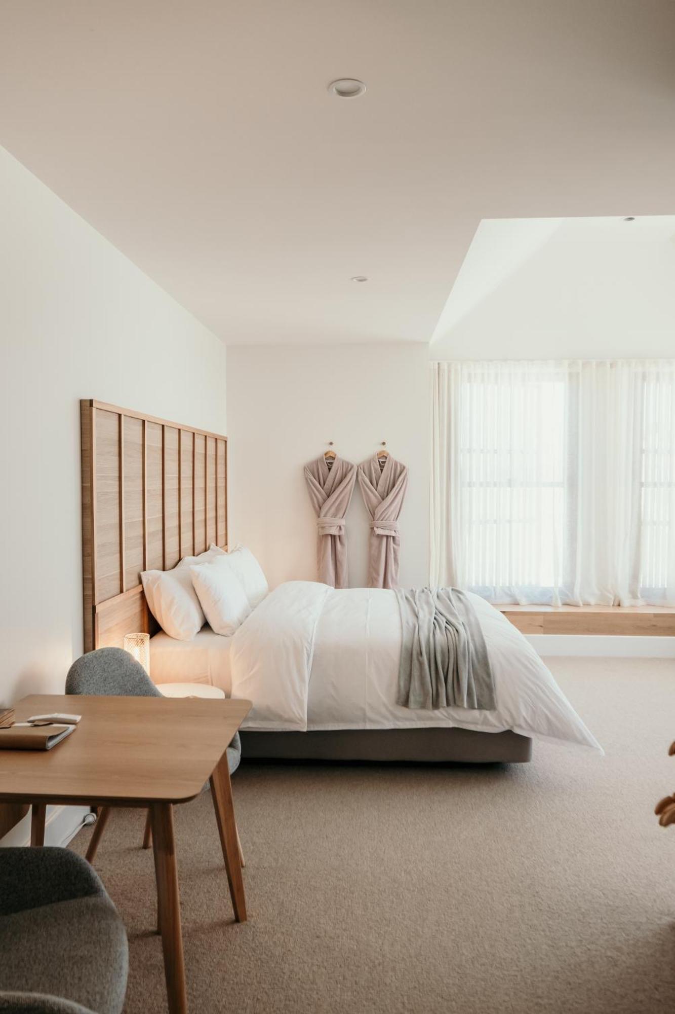 The Oak & Anchor Hotel Port Fairy Bagian luar foto A bedroom at the 1766 House